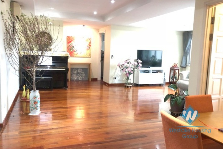 Lovely apartment for rent in E Tower close to UNIS school
